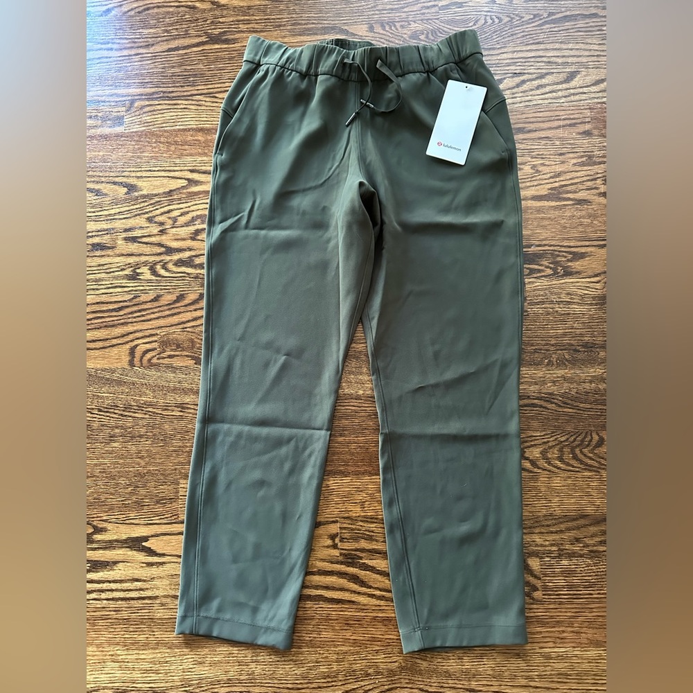 Lululemon On The Fly pants 7/8 *Woven